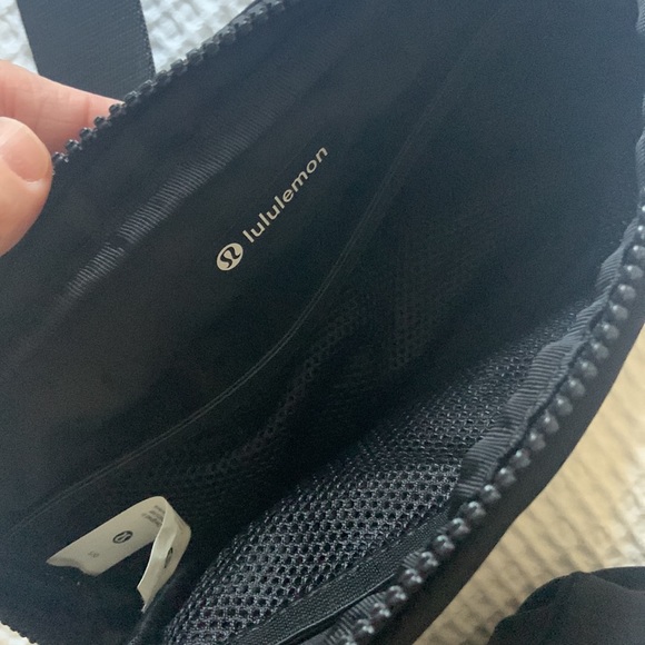 Lululemon Everywhere Belt Bag - Picture 4 of 5